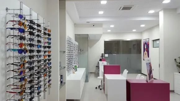 Centro Óptico Oftalmía - Optometrista en Almería