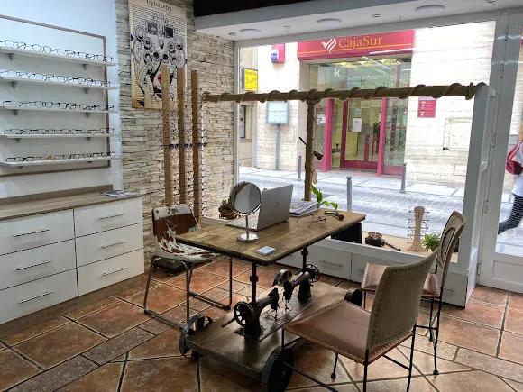 ÓPTICA Y AUDIOLOGIA | ESTÉREO CENTRO ÓPTICO AUDITIVO CAZORLA | GAFAS Y AUDIFONOS