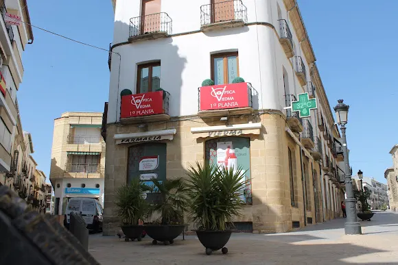 Farmacia-Óptica Viedma. Farmacia Baeza - Baeza