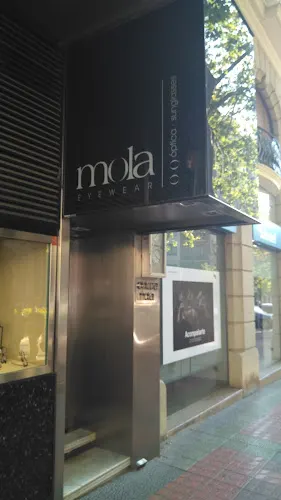 Óptica Mola